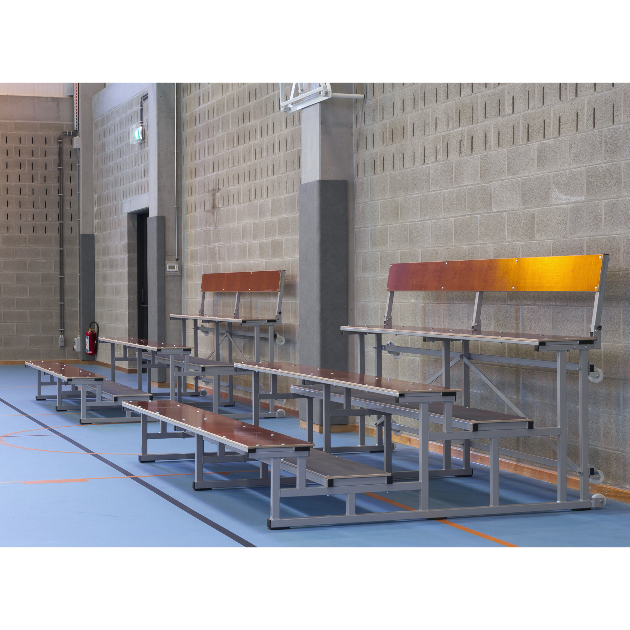 Mobile Tribüne mit Sitzbänken